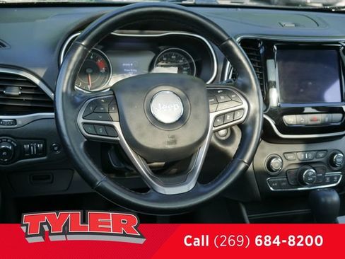 Used 2021 Jeep Cherokee Limited AWD/4WD image 40