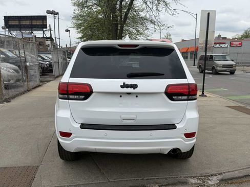 Used 2018 Jeep Grand Cherokee Altitude RWD image 6