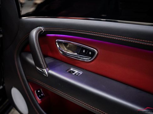 Used 2018 Bentley Bentayga image 50