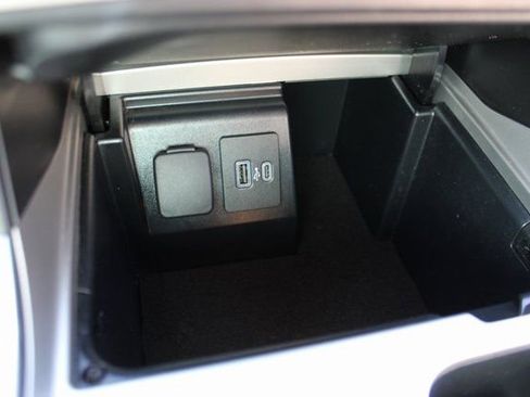 Used 2023 Ford Explorer Limited image 21