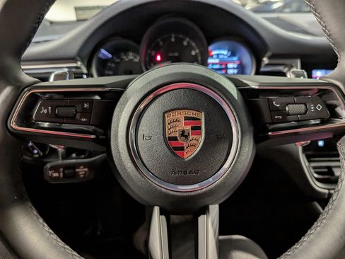 Certified 2025 Porsche Macan image 25