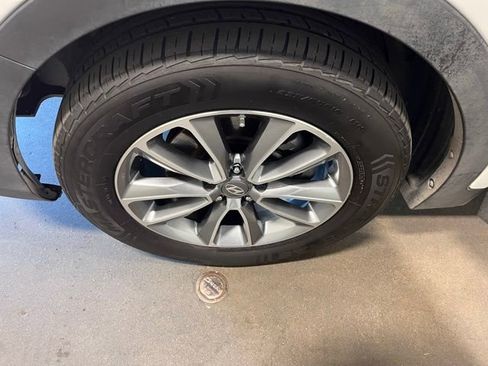 Used 2017 Hyundai Santa Fe SE image 28