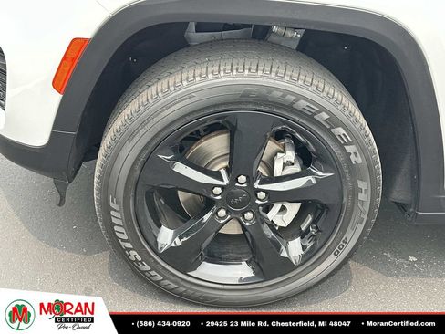 Used 2023 Jeep Grand Cherokee Altitude AWD/4WD image 10