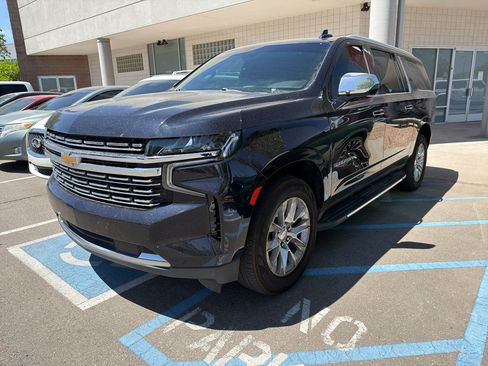 Used 2023 Chevrolet Suburban Premier RWD image 1