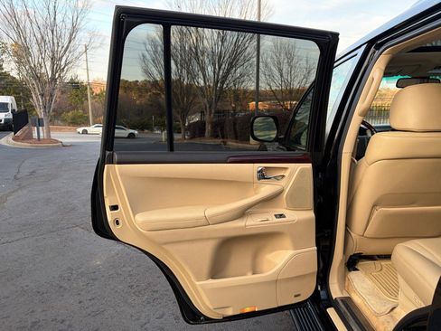 Used 2011 Lexus LX 570 4WD w/ Luxury Pkg image 29