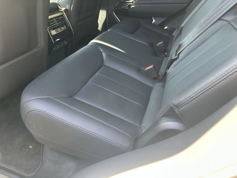 Used 2024 Land Rover Range Rover Sport SE AWD/4WD image 25