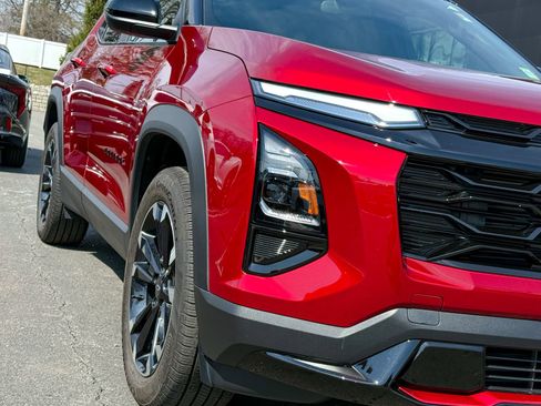 Used 2025 Chevrolet Equinox RS w/ Convenience Package III image 4