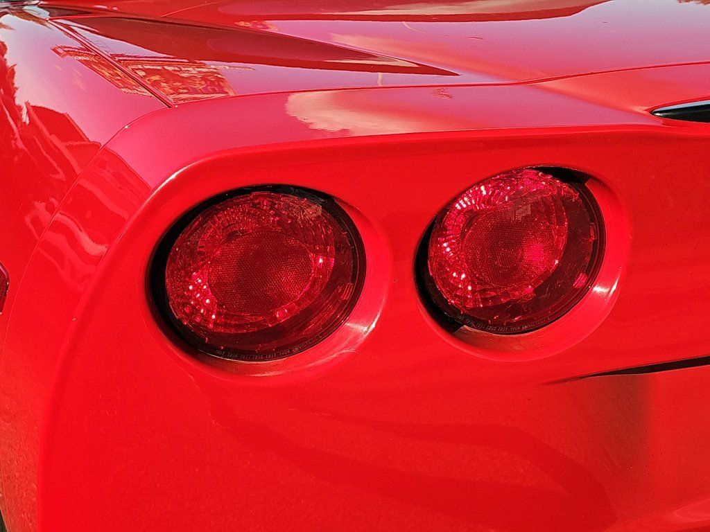 Used 2005 Chevrolet Corvette Convertible RWD image 17
