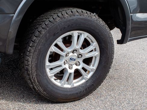 Used 2015 Ford F150 Lariat w/ Equipment Group 501A Mid image 6