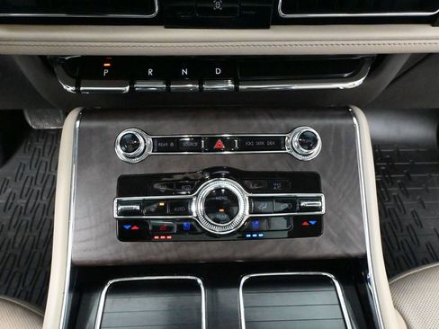 Used 2023 Lincoln Aviator Reserve image 35