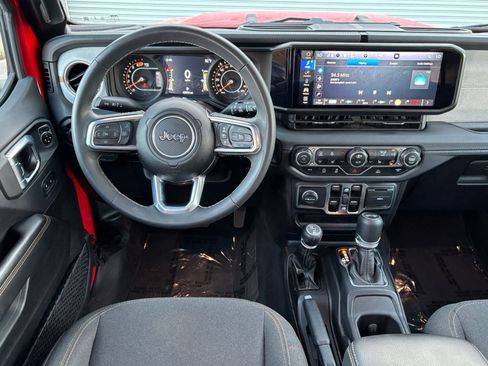 Used 2025 Jeep Wrangler Unlimited Sahara AWD/4WD image 34