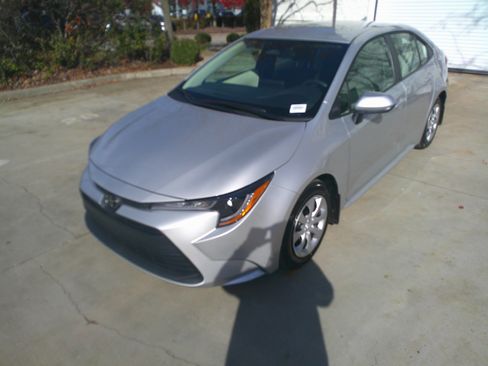 Used 2025 Toyota Corolla LE image 5