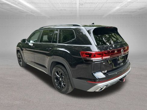 Used 2024 Volkswagen Atlas Peak Edition SE AWD/4WD image 3