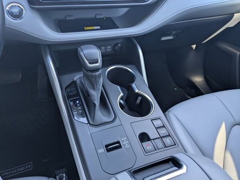 Used 2023 Toyota Highlander XLE image 27