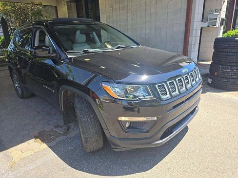 Used 2019 Jeep Compass Latitude FWD image 1