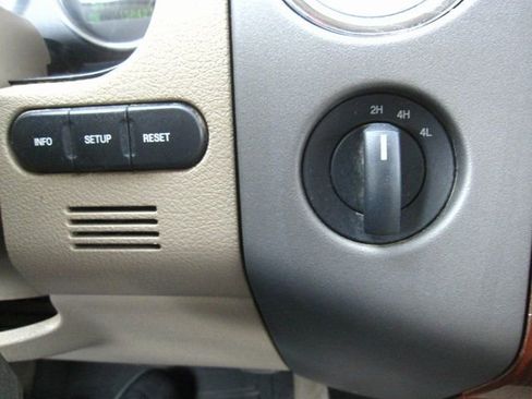 Used 2006 Ford F150 Lariat image 14