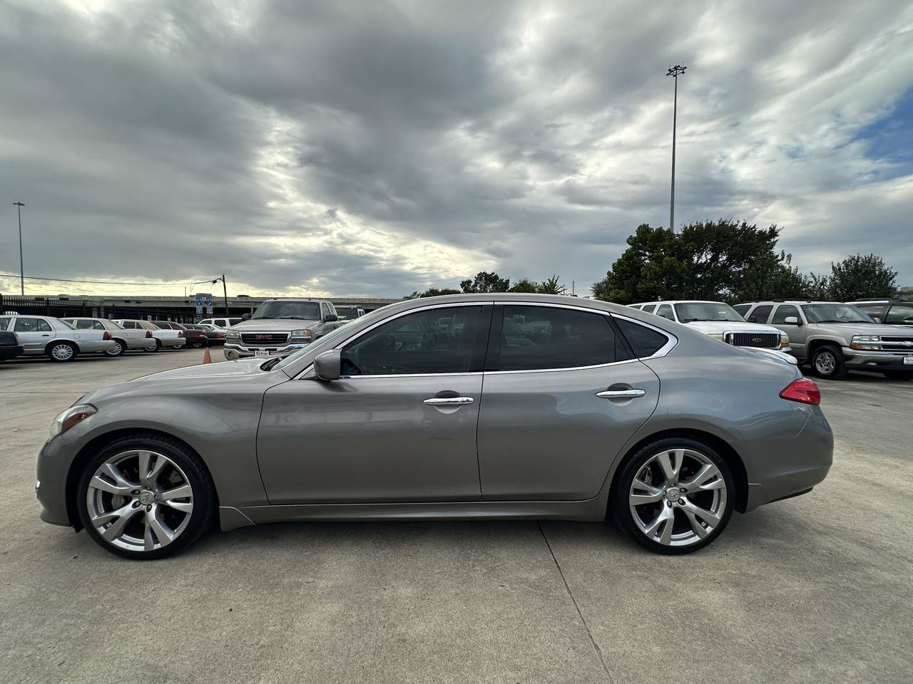Used 2011 INFINITI M37 w/ Sport Pkg RWD image 2