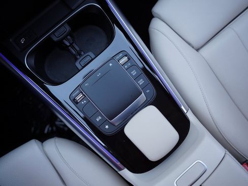 Used 2022 Mercedes-Benz GLA 250 4MATIC w/ Premium Package Lite image 32