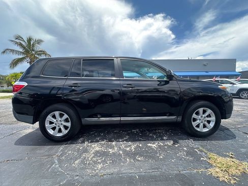 Used 2011 Toyota Highlander 4WD w/ Tow Pkg image 7