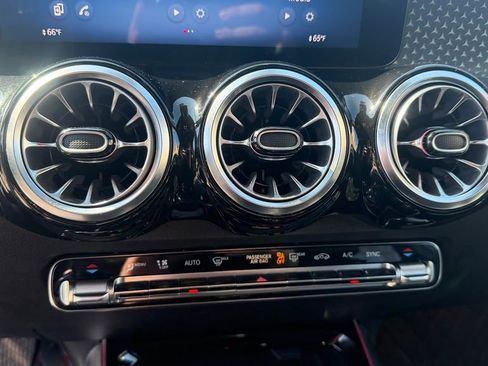 Used 2024 Mercedes-Benz GLB 250 image 18