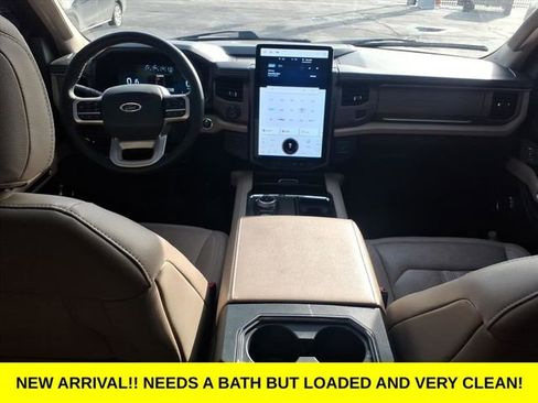 Used 2023 Ford Expedition Limited image 13