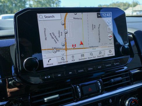 New 2025 Nissan Pathfinder SL image 3