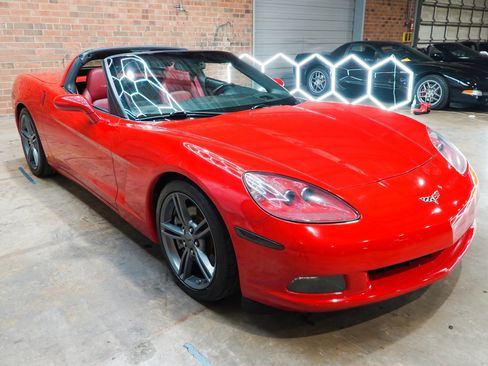 Used 2006 Chevrolet Corvette Coupe w/ Preferred Equipment Group RWD image 39