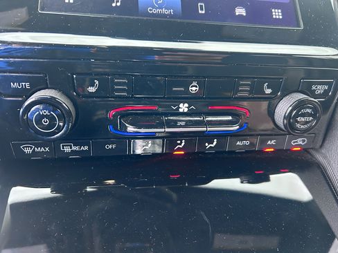 Used 2024 Jeep Grand Cherokee Altitude image 26