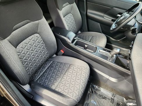 Certified 2025 Nissan Kicks SV image 15