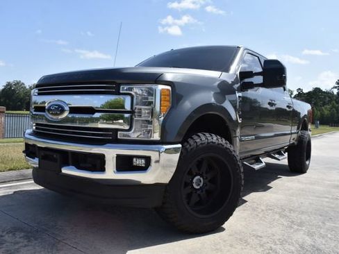 Used 2017 Ford F250 Lariat w/ Lariat Ultimate Package AWD/4WD image 5