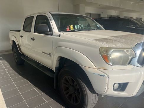 Used 2015 Toyota Tacoma PreRunner w/ SR5 Package image 4