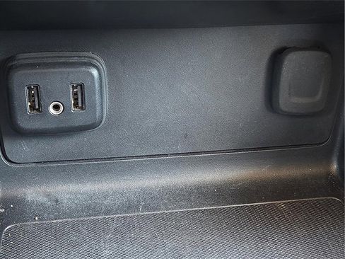 Used 2020 Chevrolet Colorado LT w/ Safety Package image 18