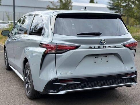 Used 2025 Toyota Sienna XSE AWD/4WD image 3
