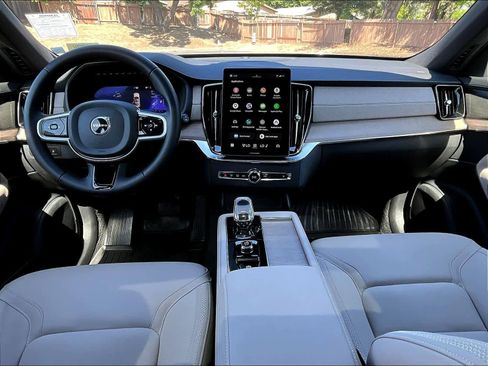 Used 2026 Volvo XC90 T8 Plus w/ Protection Package Premier AWD/4WD image 18