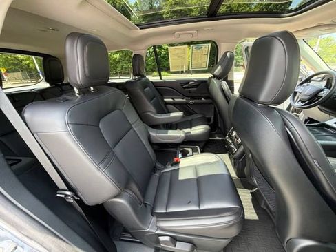 Used 2024 Lincoln Aviator AWD w/ Premium Package image 36