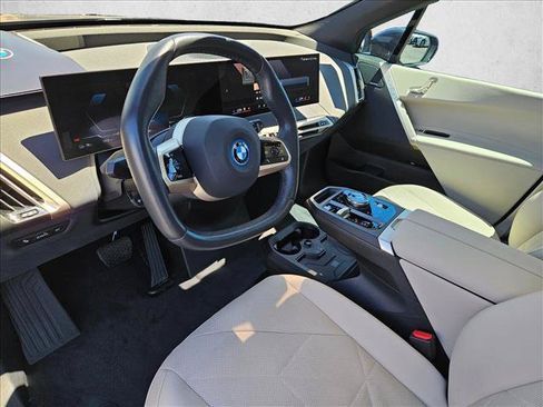 Used 2024 BMW iX xDrive50 w/ Sport Package AWD/4WD image 10