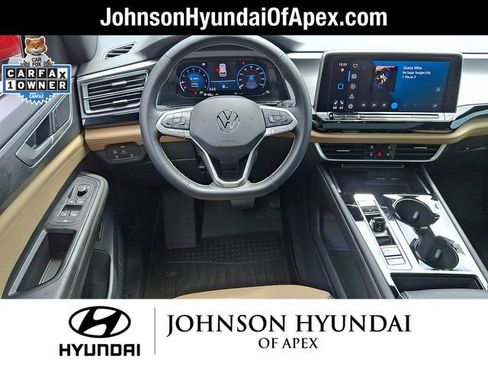 Used 2024 Volkswagen Atlas Cross Sport SE w/ Panoramic Sunroof Package FWD image 15