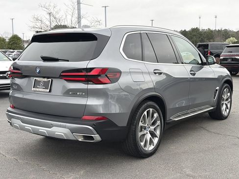 Used 2025 BMW X5 xDrive50e image 3