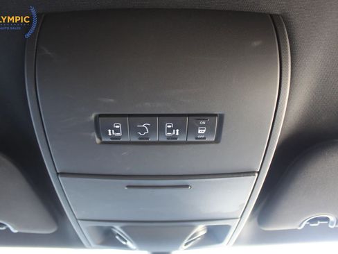 Used 2018 Dodge Grand Caravan GT image 27