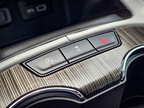 Certified 2023 GMC Acadia SLT w/ Preferred Package image 32