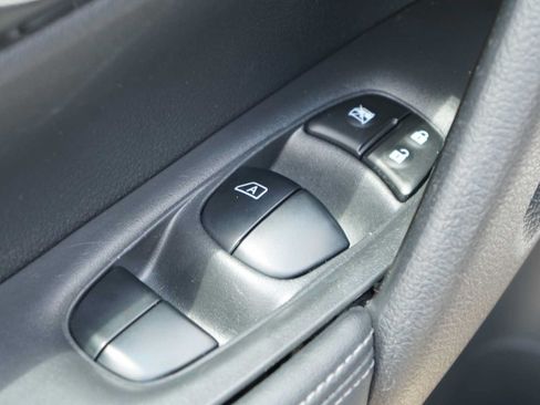Used 2019 Nissan Rogue SV FWD image 19
