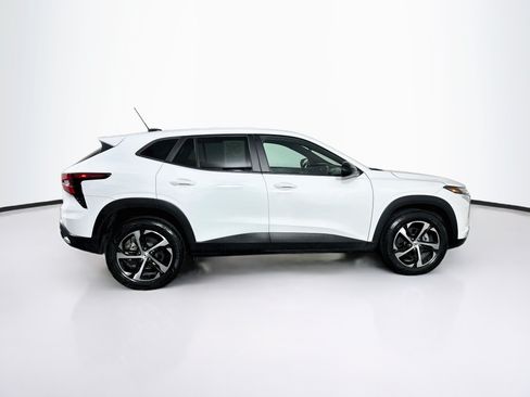Used 2025 Chevrolet Trax RS w/ Driver Confidence Package FWD image 10