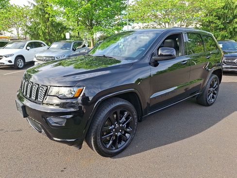 Used 2021 Jeep Grand Cherokee Laredo X AWD/4WD image 3