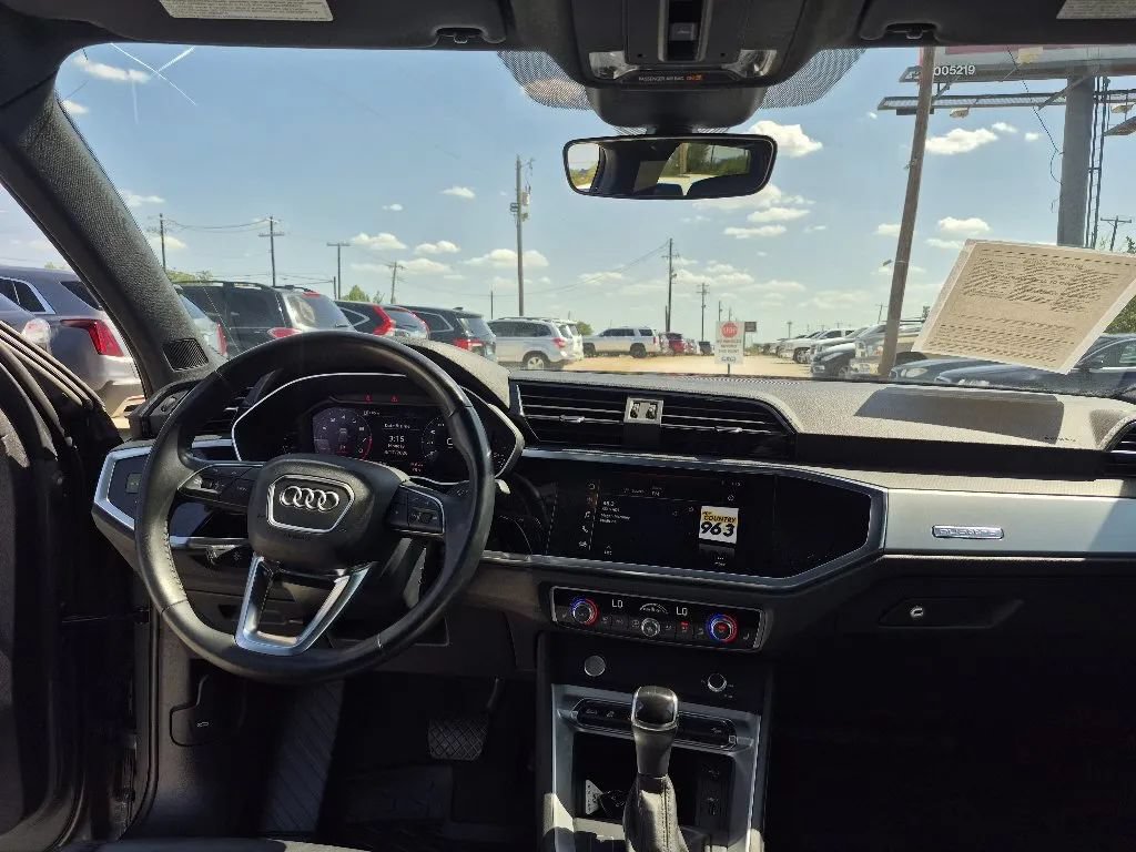Used 2020 Audi Q3 2.0T Premium w/ Convenience Package AWD/4WD image 24