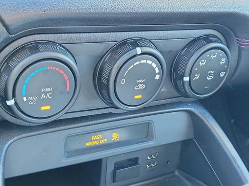 Used 2016 MAZDA MX-5 Miata Club image 25