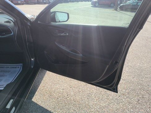 Used 2018 Chevrolet Malibu LT image 17