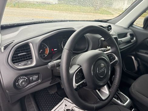 Certified 2023 Jeep Renegade Latitude w/ Premium Group image 7