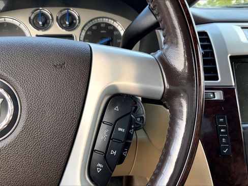 Used 2009 Cadillac Escalade ESV image 23