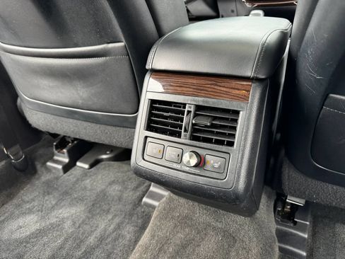 Used 2013 Toyota Avalon Limited w/ Technology Pkg FWD image 17