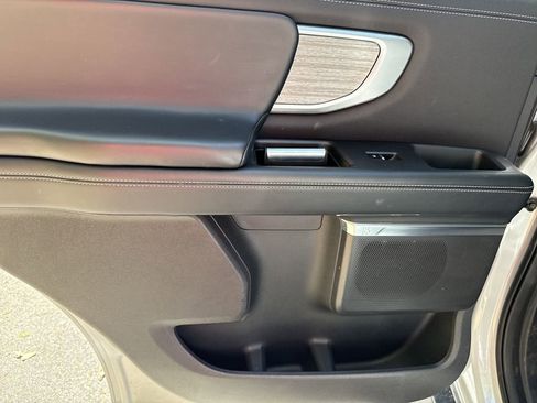 Used 2025 Ford Expedition Platinum image 20